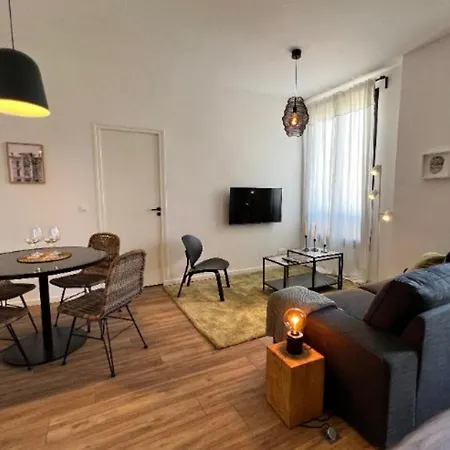 Charming 3 Near Garibaldi Port Of Apartament *